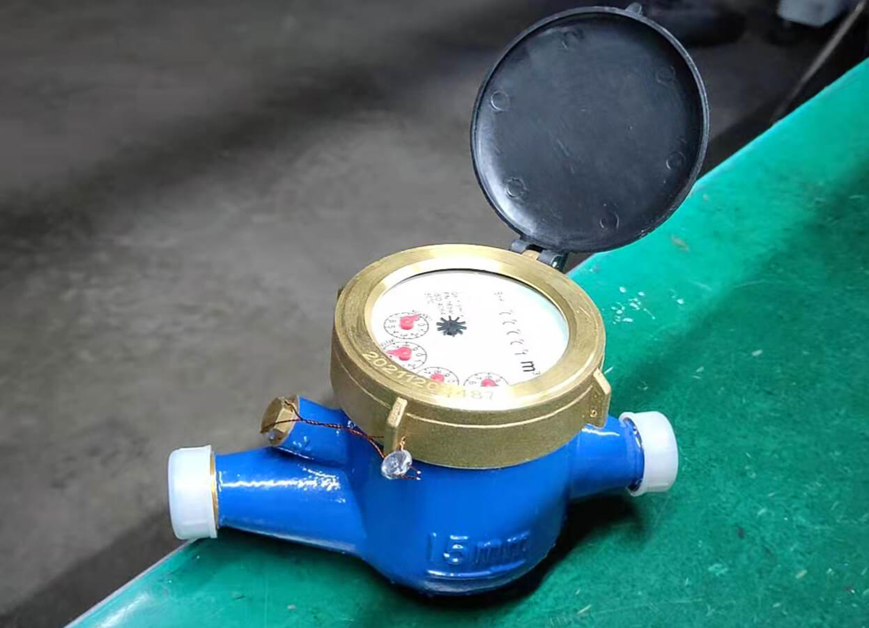 MULTI-JET cold (hot) dry-dial Brass body water meter