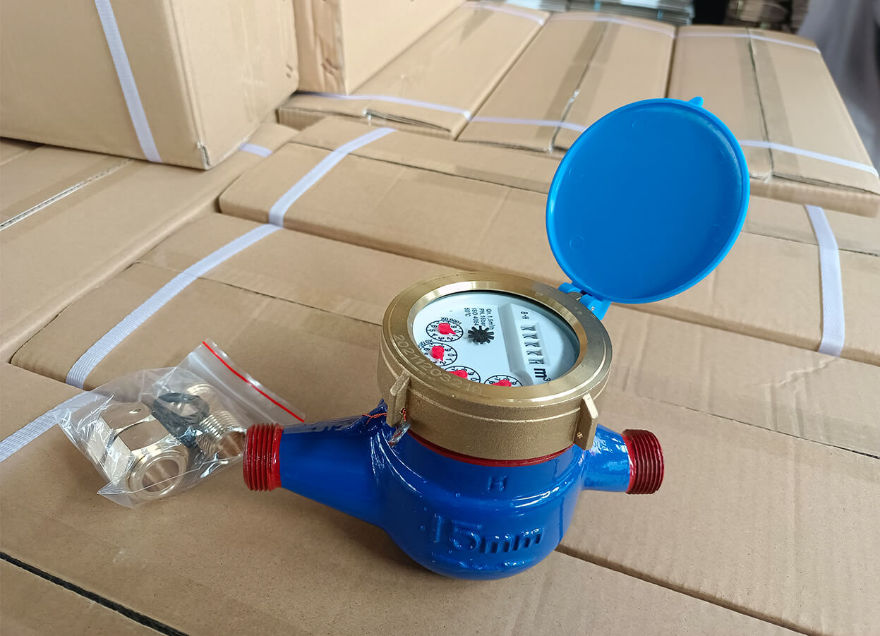 MULTI-JET cold (hot) dry-dial Brass body water meter