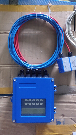 Threaded ultrasonic water meter
